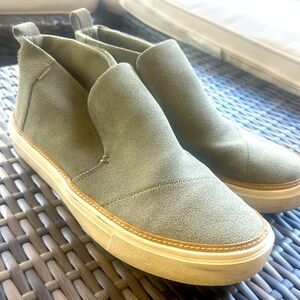 TOMS Paxton High Top Suede Sneakers (8.5)